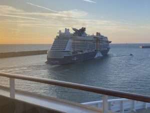 ruise Ship Size Comparison Pros and Cons of Large vs Small - Lucy Williams Global